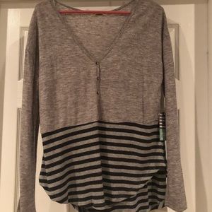 Long sleeve button vneck